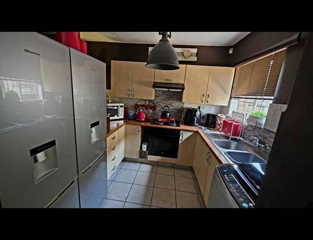 2 BEDROOM TOWNHOUSE FOR SALE IN ANNLIN